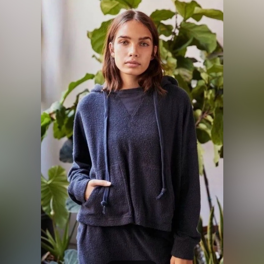 FREE PEOPLE MOVEMENT Navy Blue
Radiant Terry Hoodie & Pant Twin Set - Picture 3 of 16